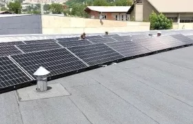 Toit terrasse de la biocoop 9 KW. Photovoltaique